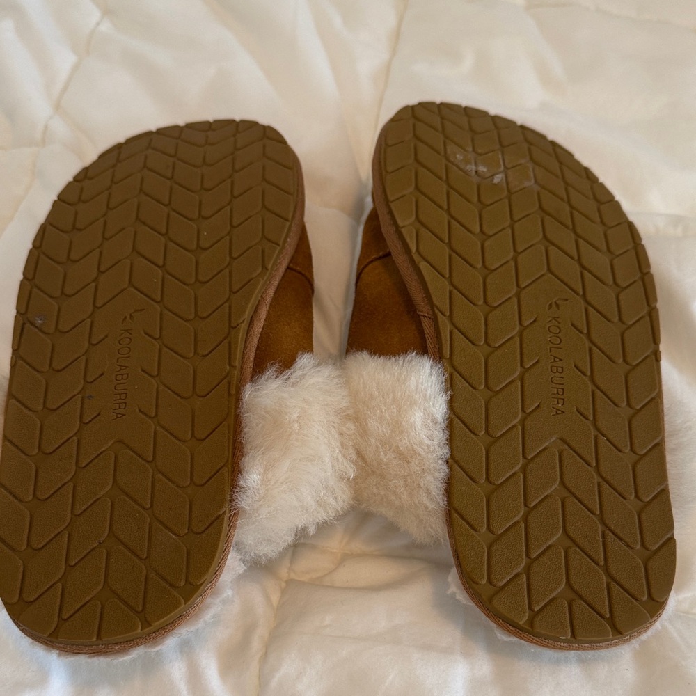 Koolaburra Tan and Cream Women's Slippers - Picture 2 of 2